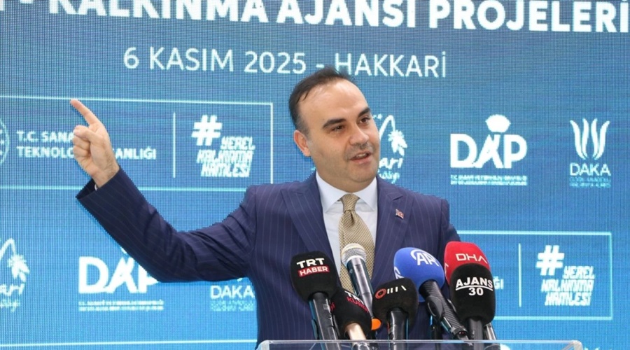 Bakan Kacır: “Hakkari’ye elimiz, heybemiz dolu geldik”