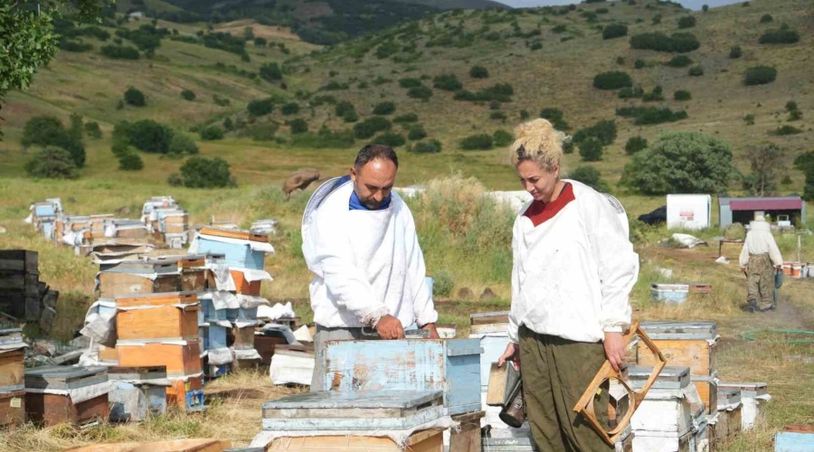 Arıların İzinde Bir Ömür: Karavan Desteği Gezgin Arıcı Aileye Nefes Oldu